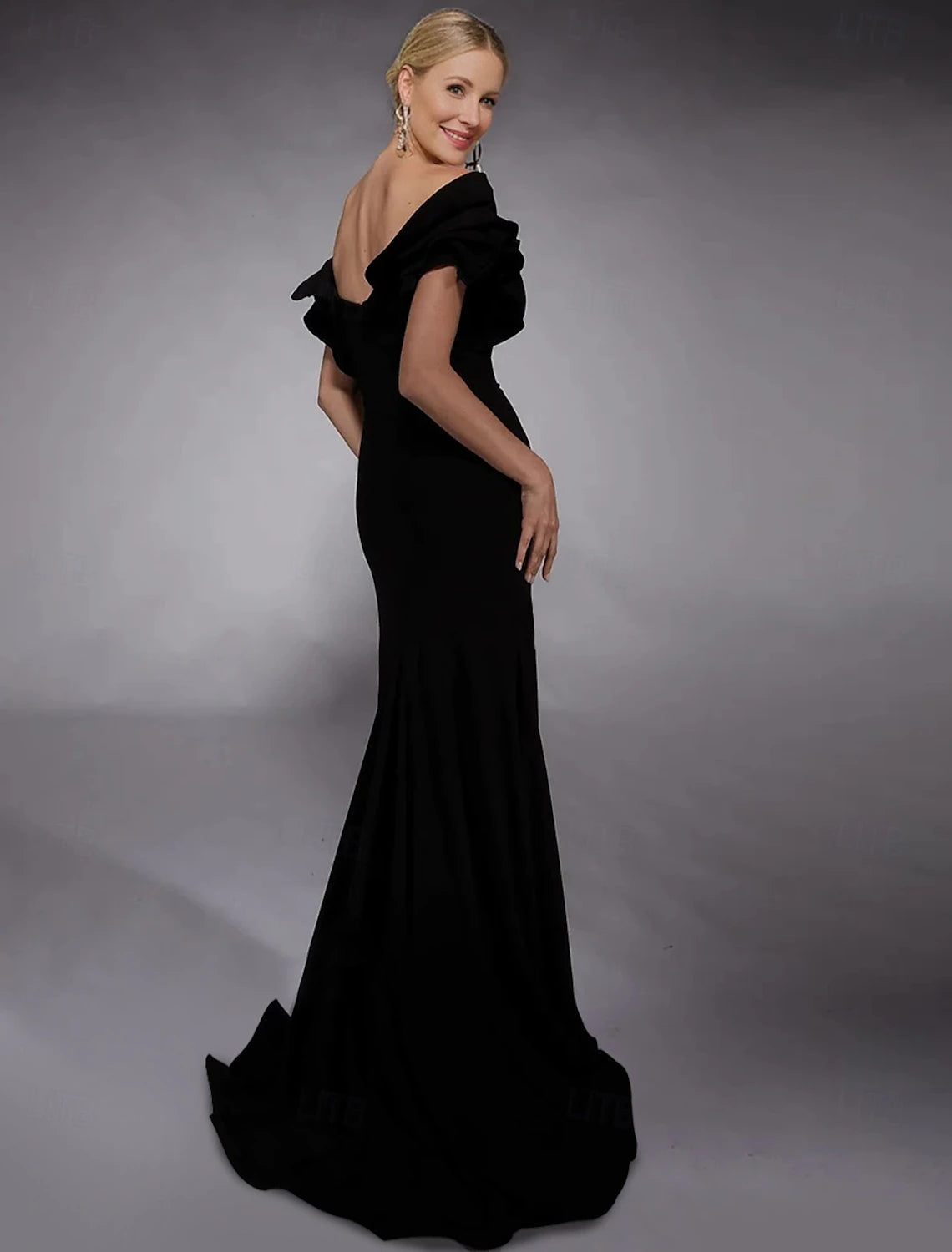 A-Line Evening Gown Formal Floor Length Short Sleeve V Neck Pocket Stretch Crepe with Slit