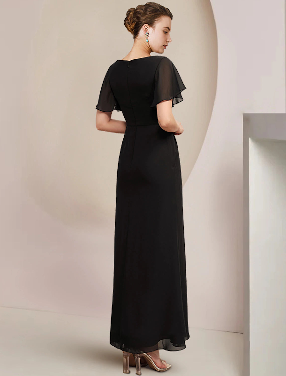 Sheath / Column Mother of the Bride Dress Scoop Neck Ankle Length Chiffon Short Sleeve Wedding Guest with Crystal Brooch Side-Draped