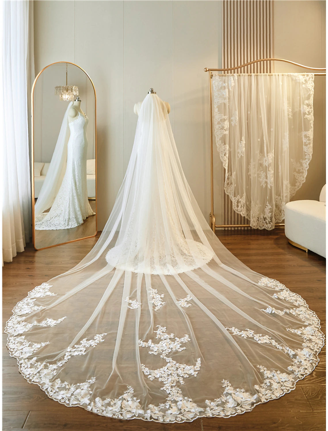 Lace Wedding Veil Cathedral Veils with Embroidery / Appliques / Paillette 137.8 in (350cm) Tulle