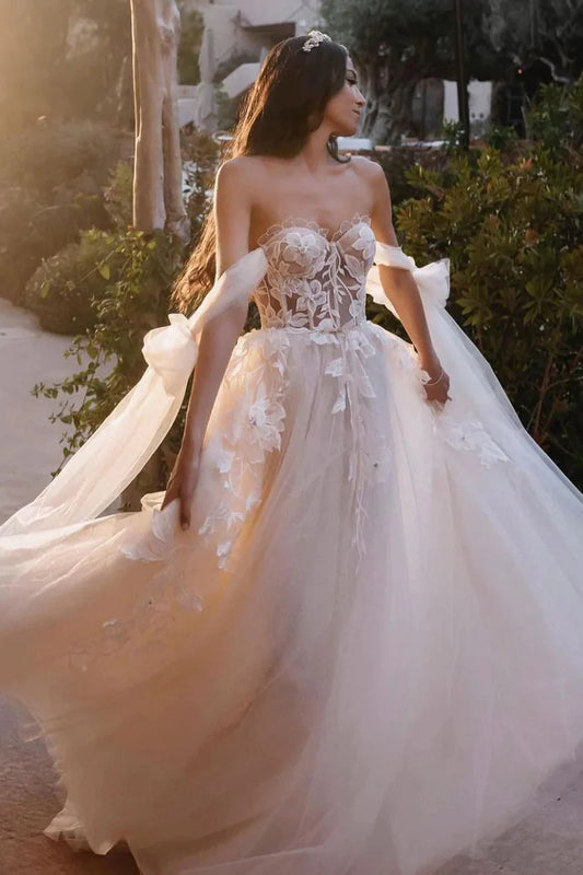 Cute A Line Sweetheart Tulle Wedding Dresses with Appliques
