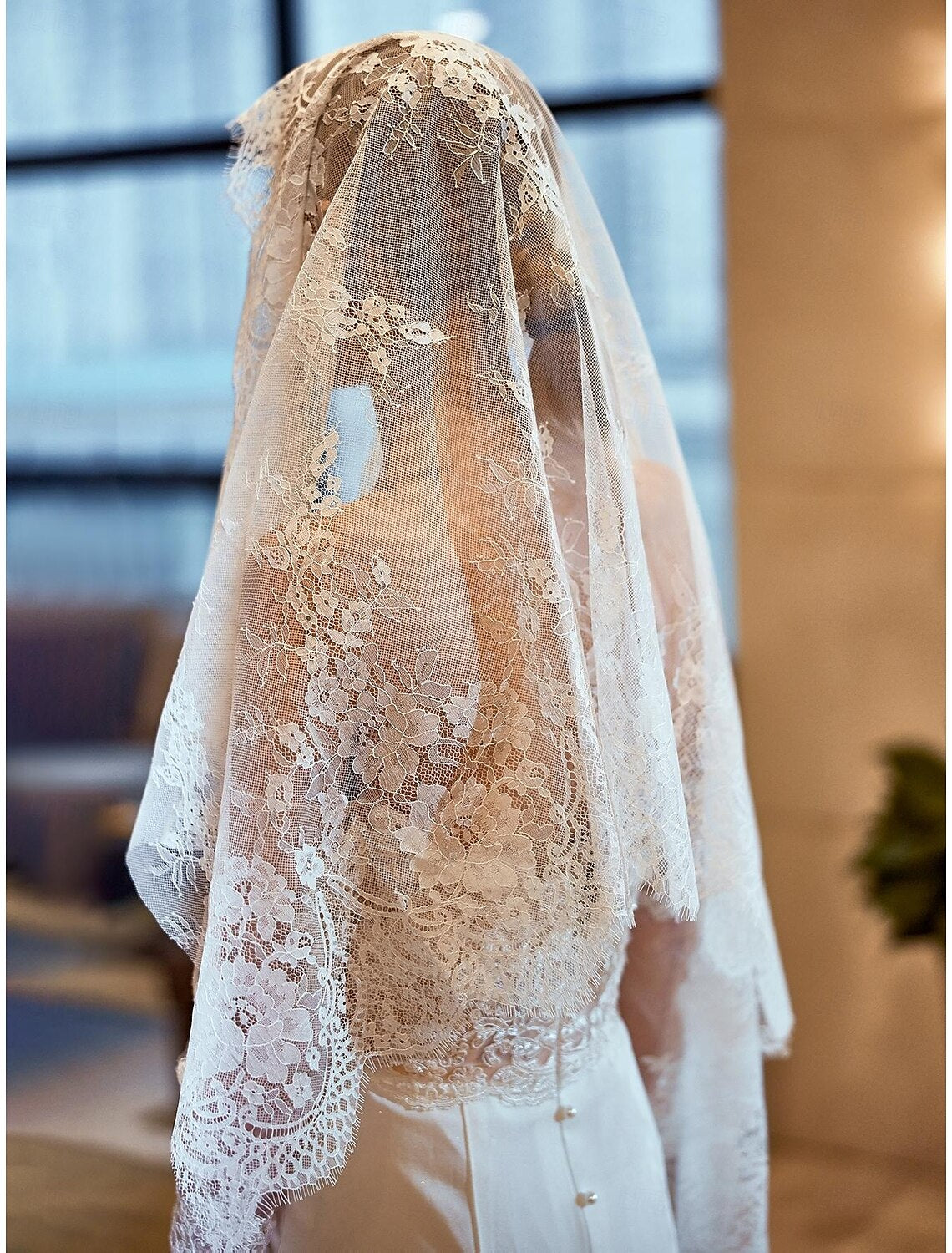 One-tier Vintage Inspired Wedding Veil with Embroidery 55.12 in (140cm) Lace