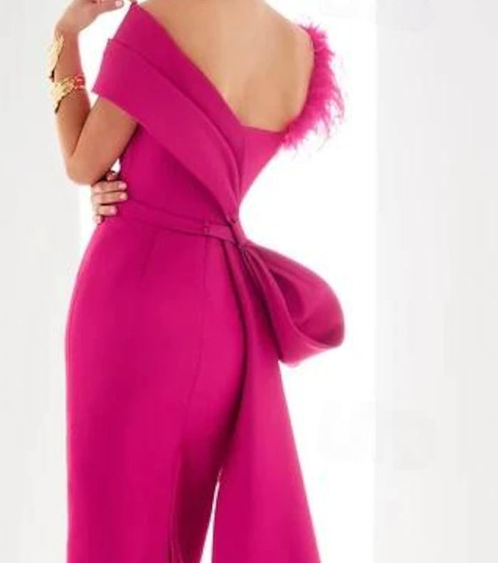 Sheath / Column Evening Gown Formal Sweep / Brush Train Sleeveless One Shoulder Satin with Feather Bow(s)