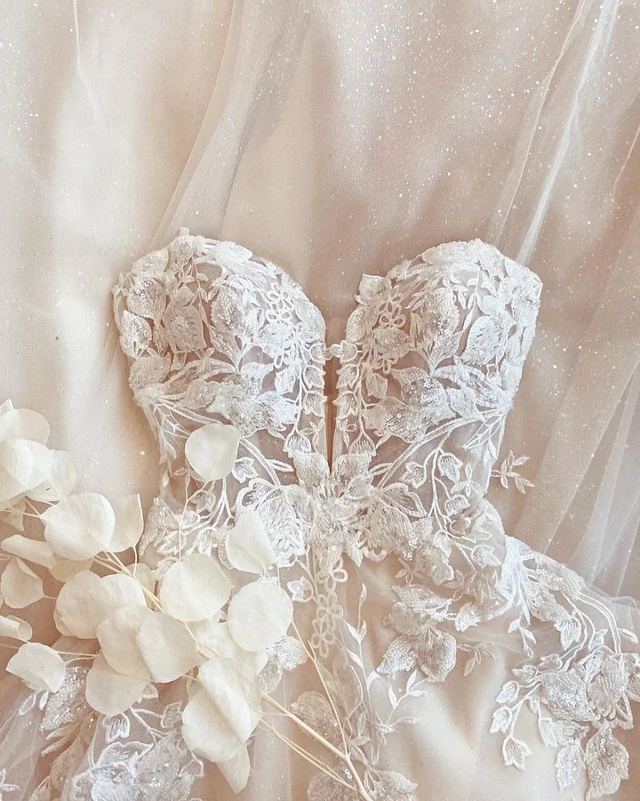 Spaghetti-Straps Wedding Gown With Lace Appliques