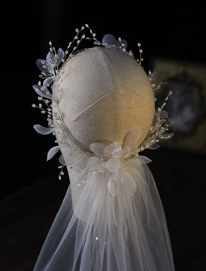 One-tier Flower Style / Floral Wedding Veil with Pendant / Solid Tulle / Classic