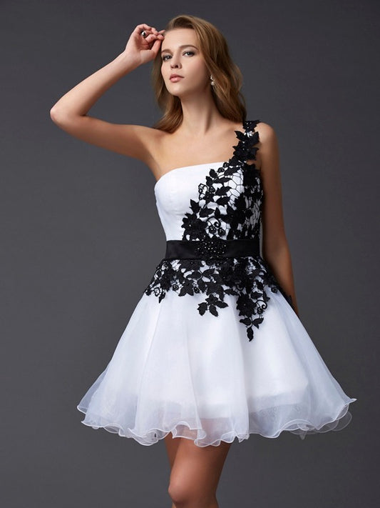 A-Line/Princess One-Shoulder Sleeveless Lace Short Organza Homecoming Dresses