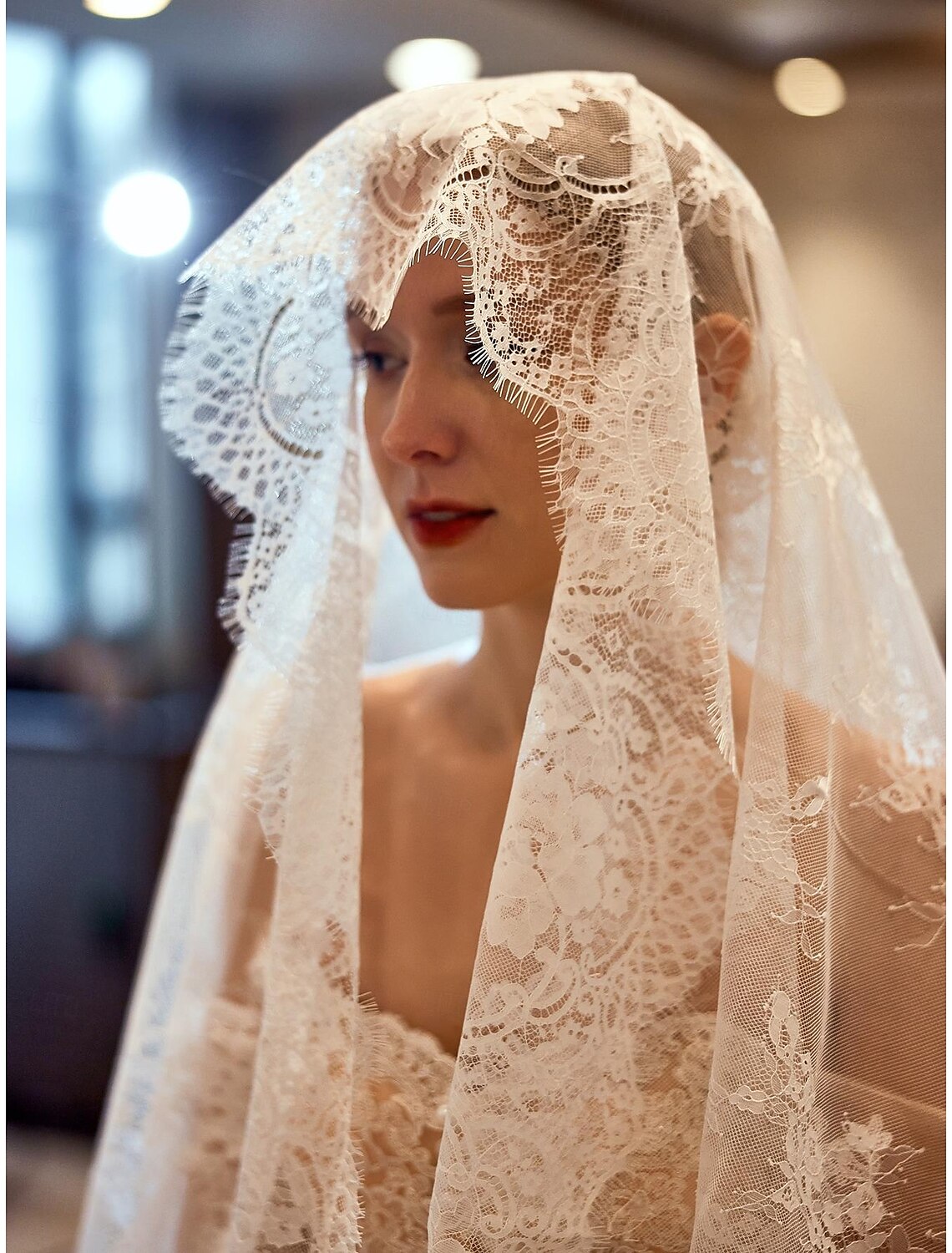 One-tier Vintage Inspired Wedding Veil with Embroidery 55.12 in (140cm) Lace