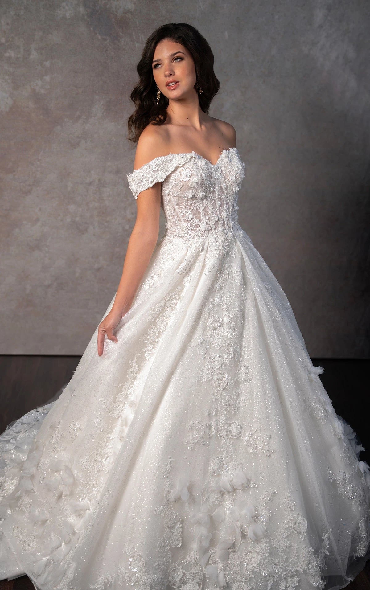 Romantic Floral Lace Off-the-Shoulder Ballgown Wedding Dress with Sweetheart Neckline