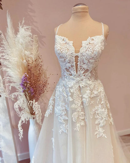 Spaghetti-Straps Wedding Gown With Lace Appliques