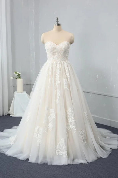 Sweetheart Backless Long Wedding Dress Tulle With Lace Appliques