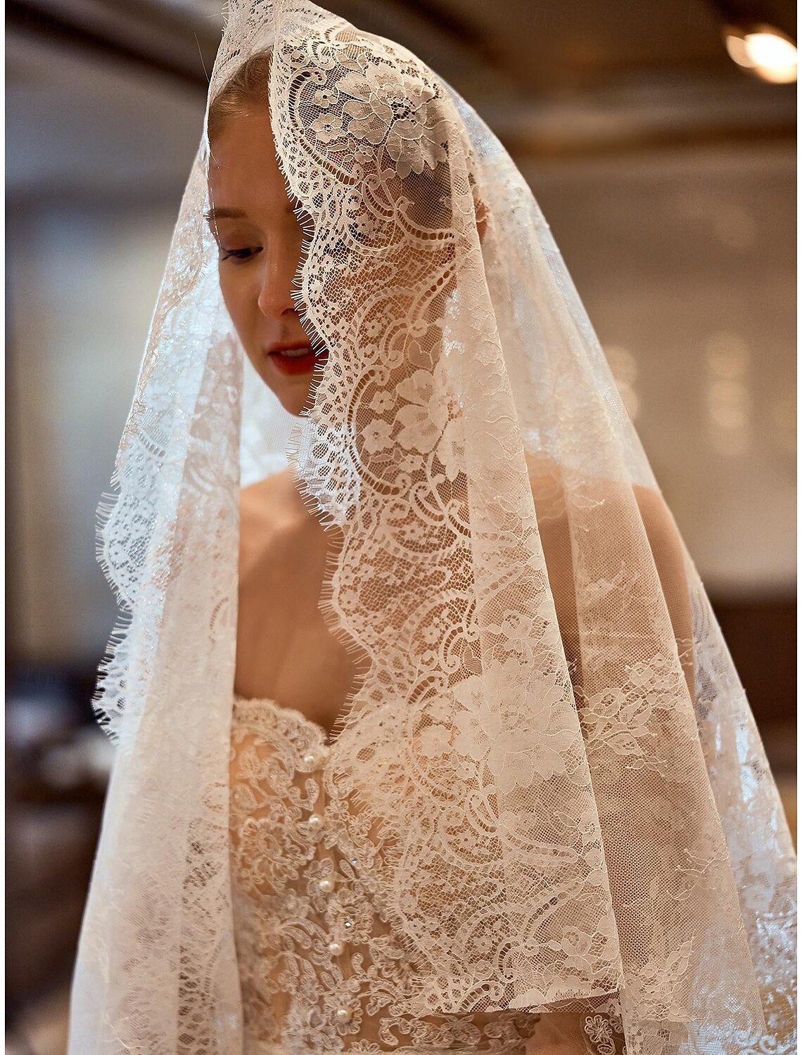 One-tier Vintage Inspired Wedding Veil with Embroidery 55.12 in (140cm) Lace