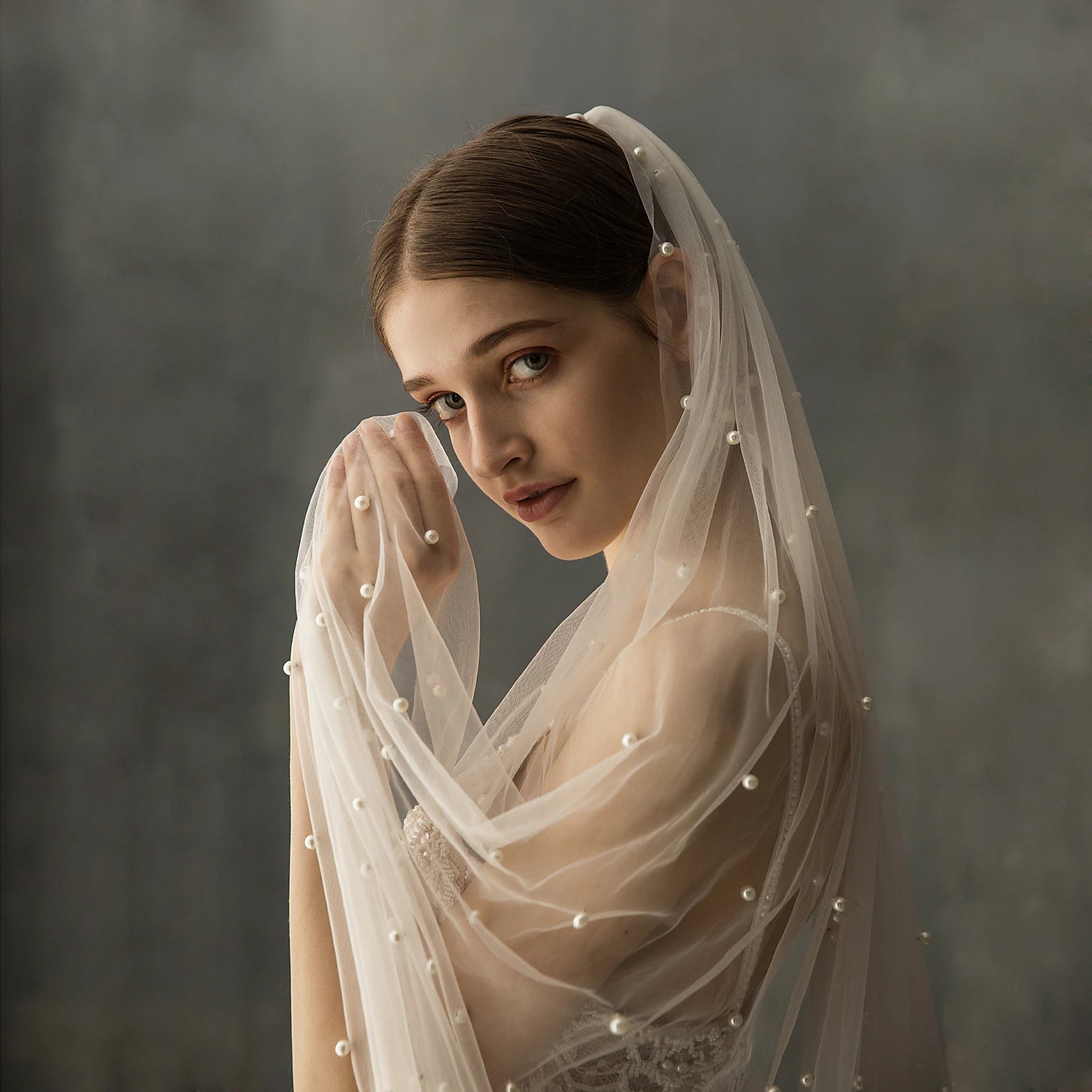 Luxurious Wedding Veil Cathedral Veils with Faux Pearl 78.74 in (200cm) Tulle