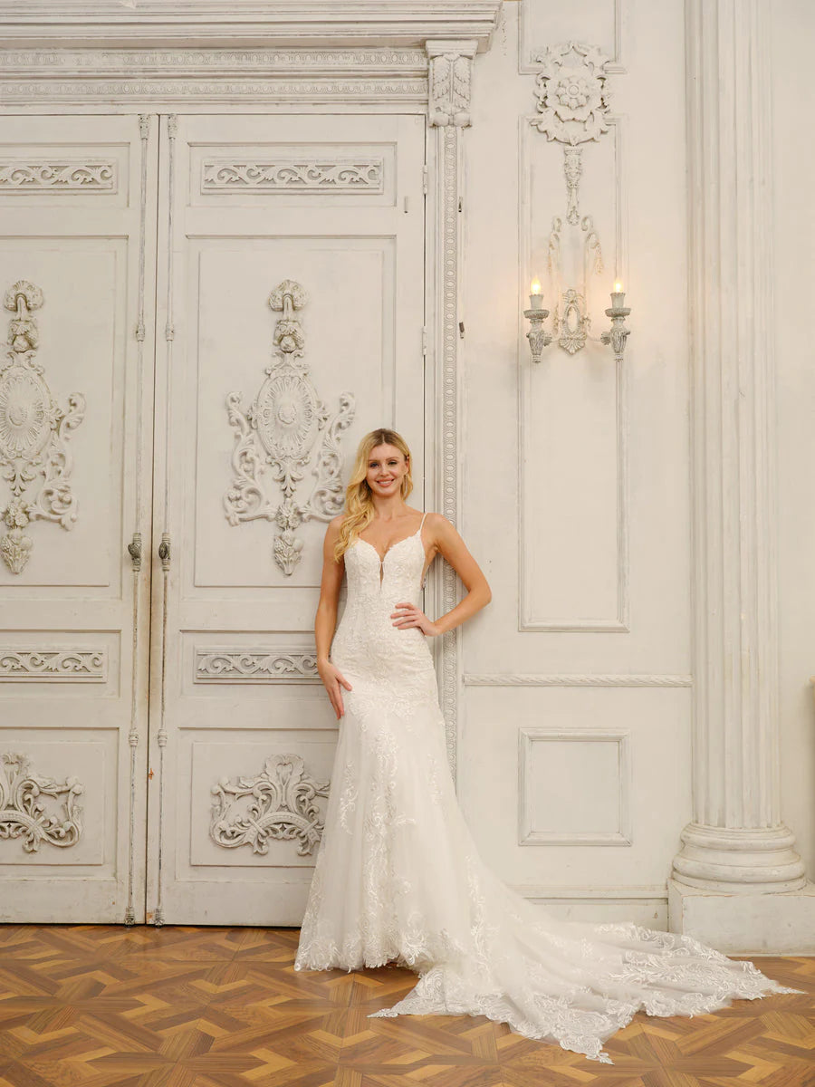 Off-The-Shoulder Sleeveless Long Tulle Wedding Dresses With Appliques