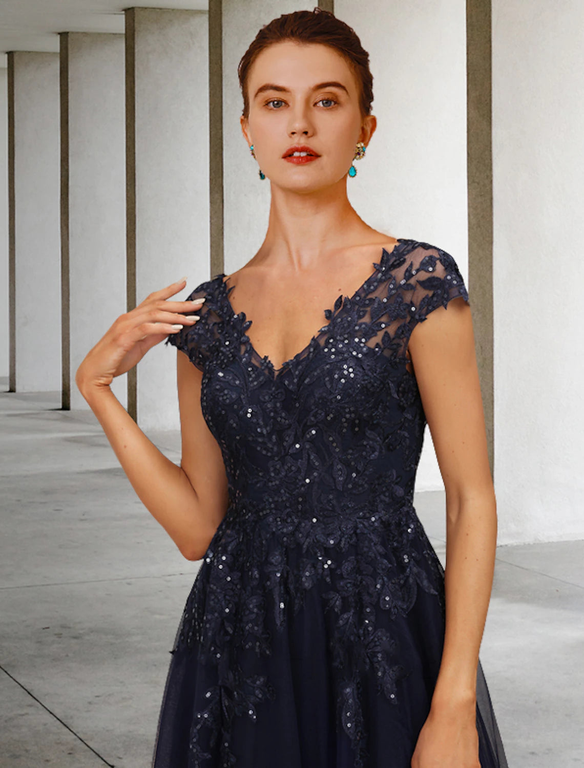 A-Line Mother of the Bride Dress Vintage Elegant V Neck Floor Length Tulle Sequined Cap Sleeve with Sequin Appliques
