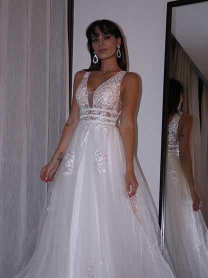 A-Line/Princess V-neck Tulle Sleeveless Applique Sweep/Brush Train Wedding Dresses