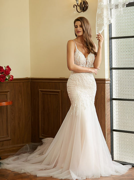 Trumpet/Mermaid Tulle Lace V-neck Sleeveless Cathedral Train Wedding Dresses