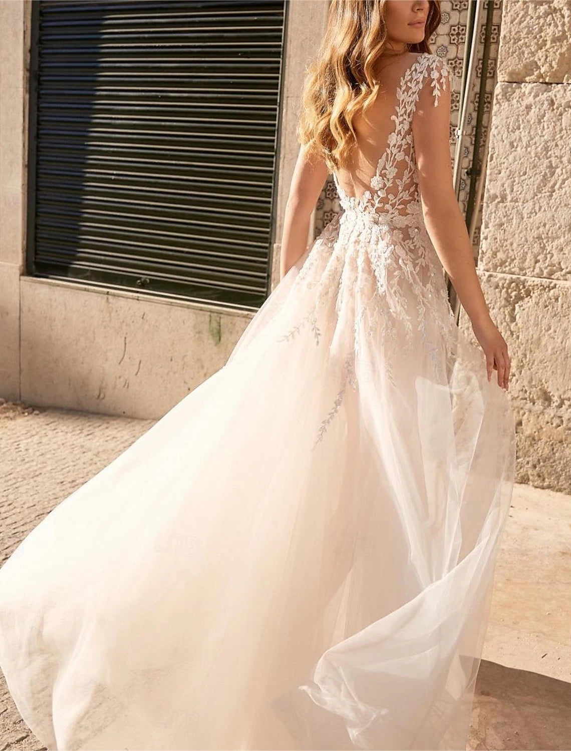 Beach Boho Wedding Dresses A-Line Boat Neck Sleeveless Floor Length Organza Bridal Gowns With Flower Solid Color