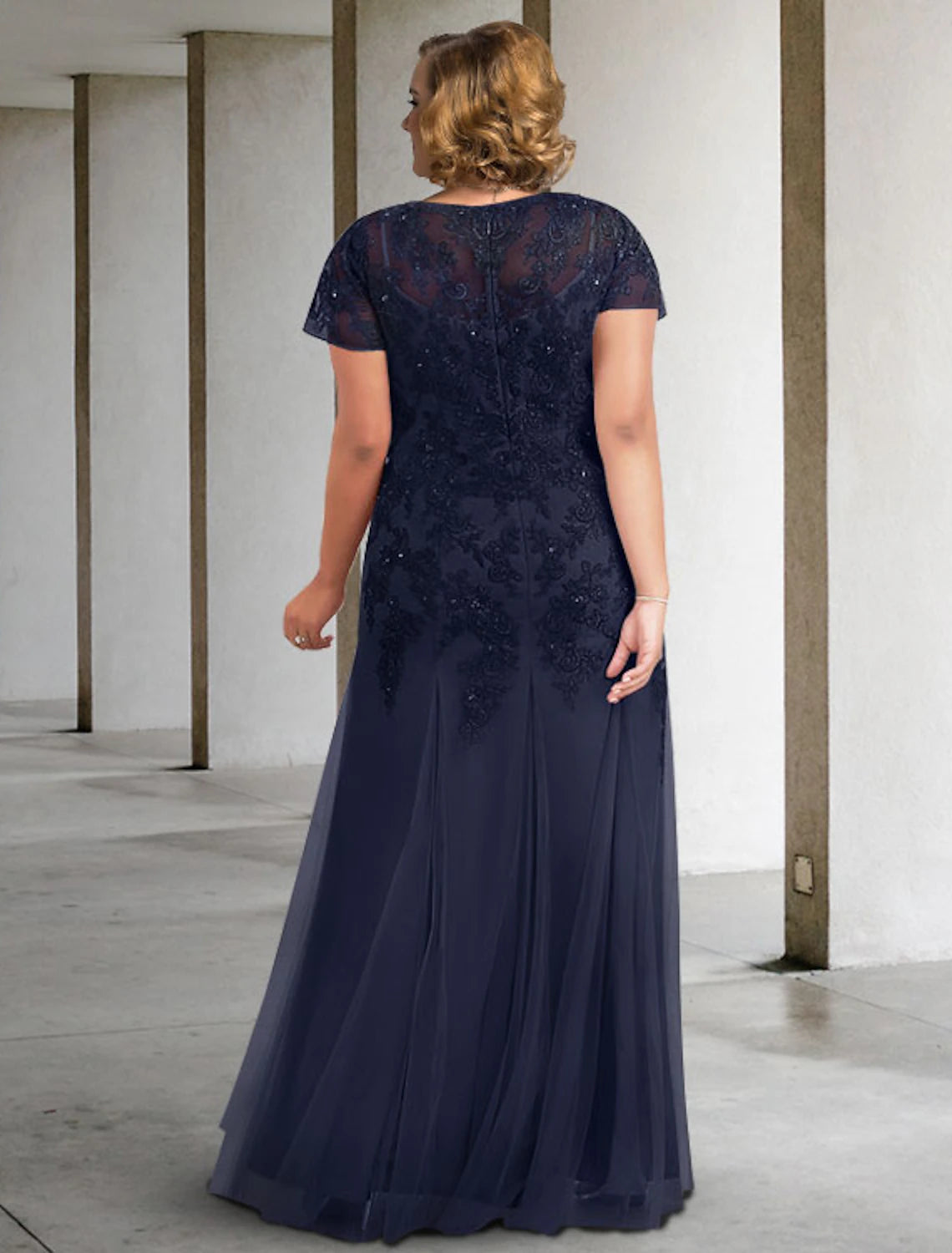 A-Line Mother of the Bride Dress Plus Size Elegant Jewel Neck Floor Length Lace Tulle Short Sleeve with Pleats Appliques