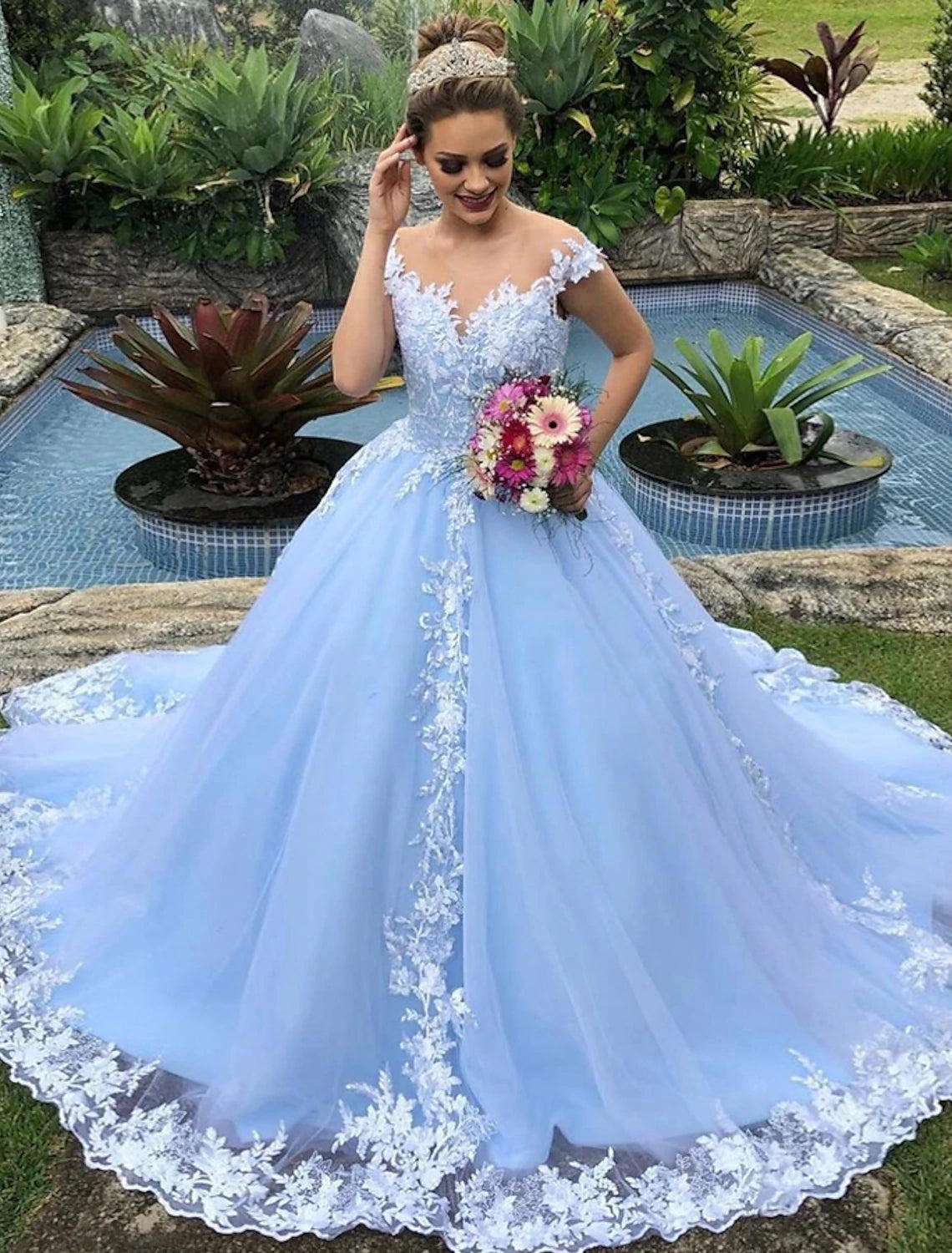 Engagement Fall Wedding Dresses in Color Formal Ball Gown V Neck Cap Sleeve Chapel Train Lace Bridal Gowns With Appliques 2023 Summer Wedding Party