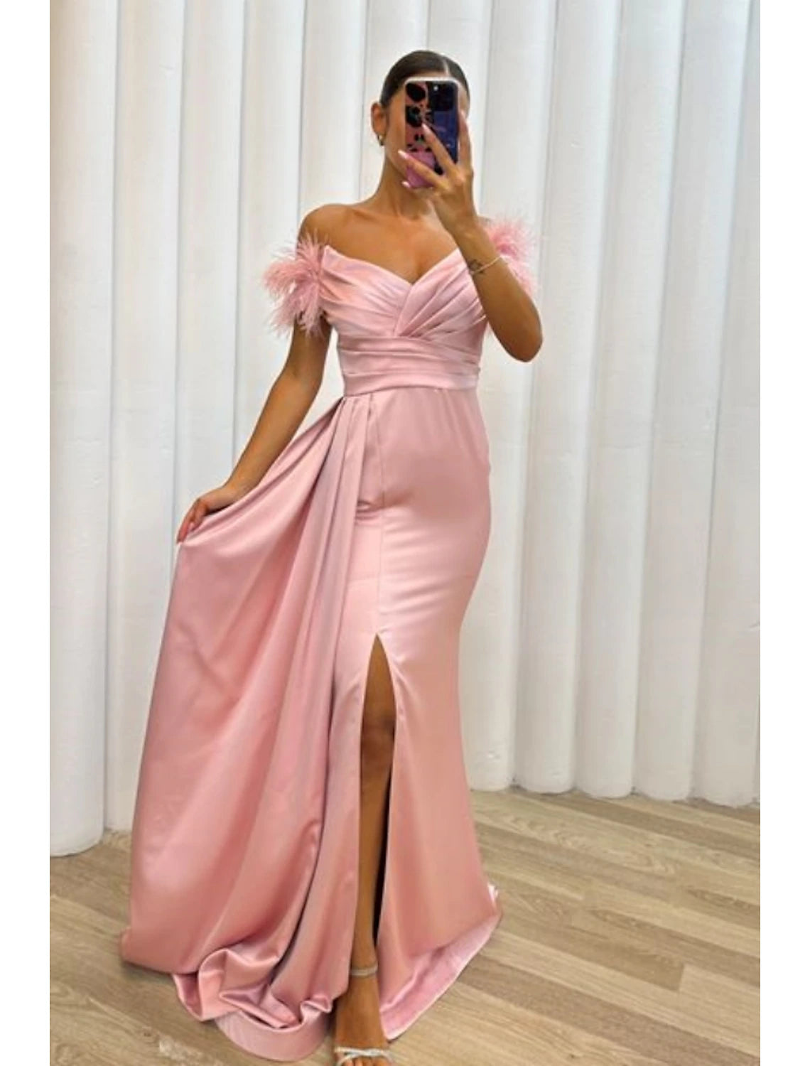 A-Line Evening Gown High Split Dress Formal Fall Sweep / Brush Train Short Sleeve Off Shoulder Satin with Feather Ruched Slit