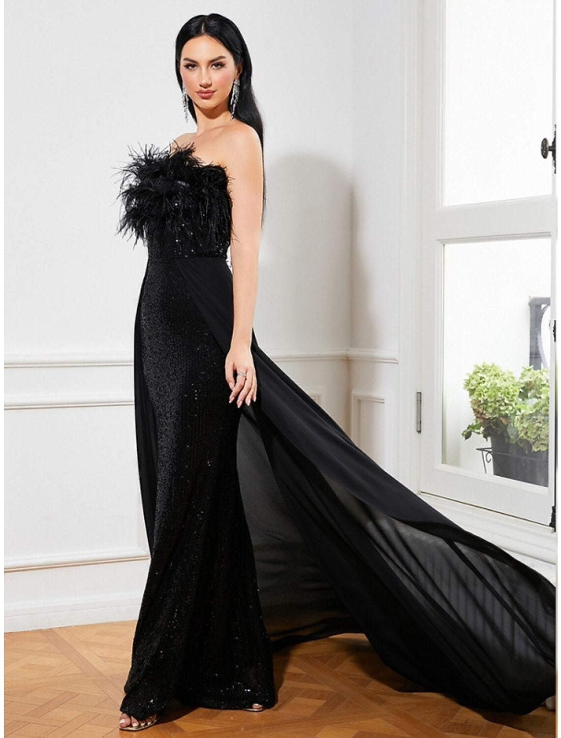 A-Line Evening Gown Sparkle & Shine Dress Formal Fall Sweep / Brush Train Sleeveless Strapless Sequined with Feather Glitter