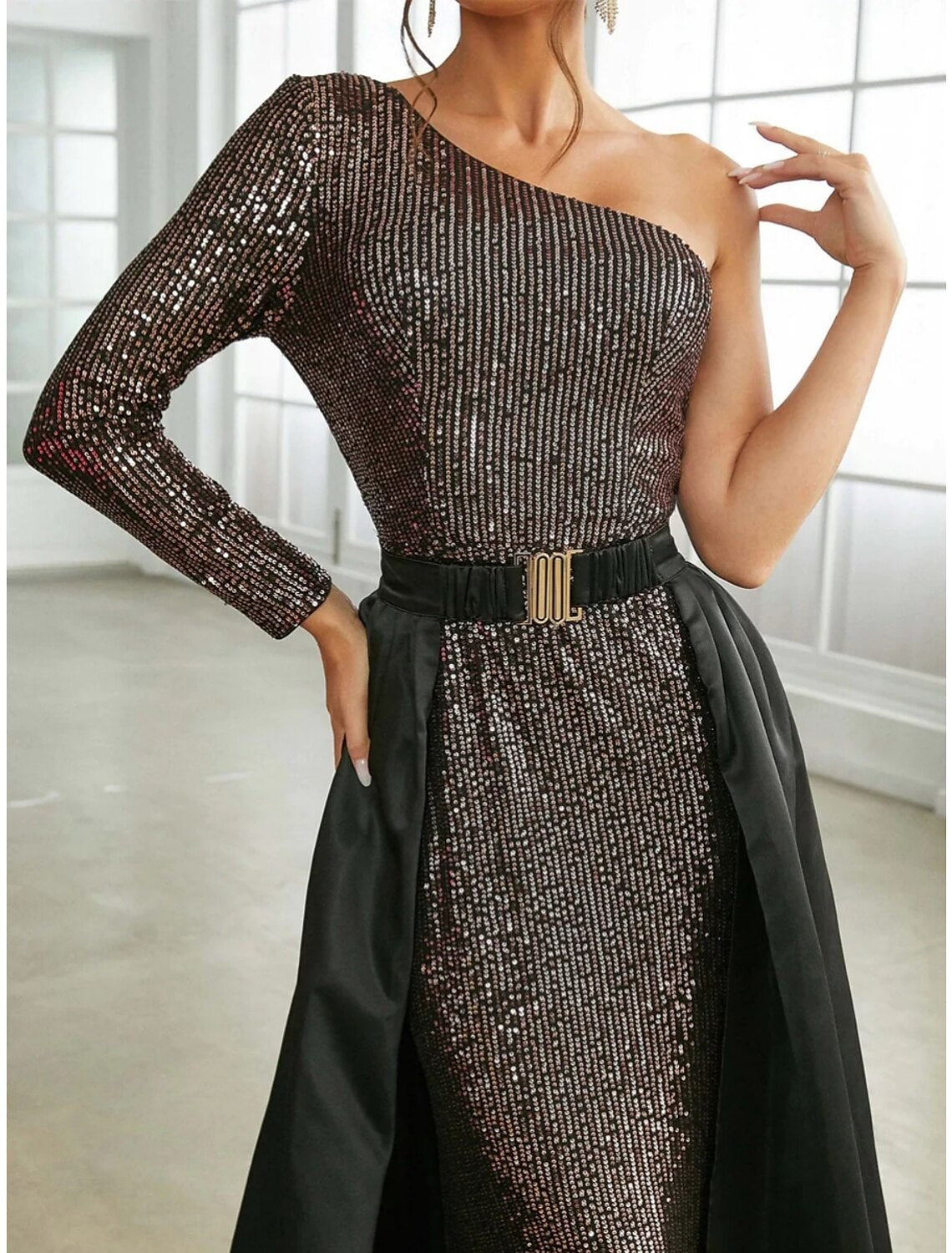 A-Line Evening Gown Elegant Dress Formal Sweep / Brush Train Long Sleeve One Shoulder Sequined with Glitter Pleats