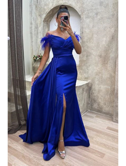 A-Line Evening Gown High Split Dress Formal Fall Sweep / Brush Train Short Sleeve Off Shoulder Satin with Feather Ruched Slit