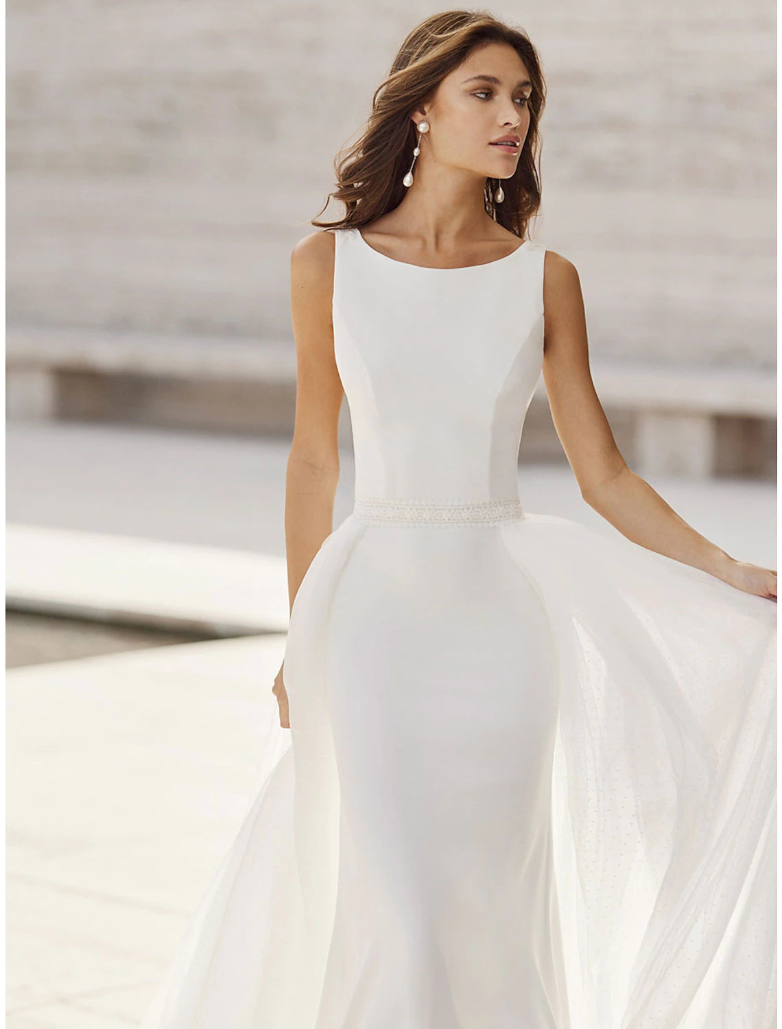 Beach Open Back Wedding Dresses Mermaid / Trumpet Scoop Neck Sleeveless Court Train Satin Bridal Suits Bridal Gowns With Appliques Summer Wedding Party