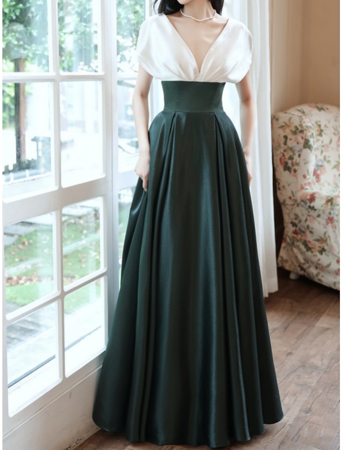 Sheath / Column Mother of the Bride Dress Wedding Guest Vintage Elegant V Neck Floor Length Satin Short Sleeve with Pleats Color Block